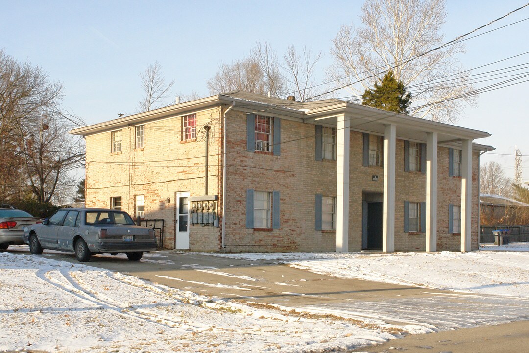 3206 Melody Acres Ln in Louisville, KY - Building Photo
