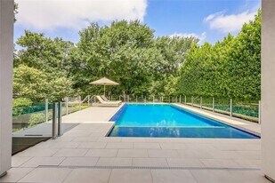 1004 Meriden Ln in Austin, TX - Building Photo