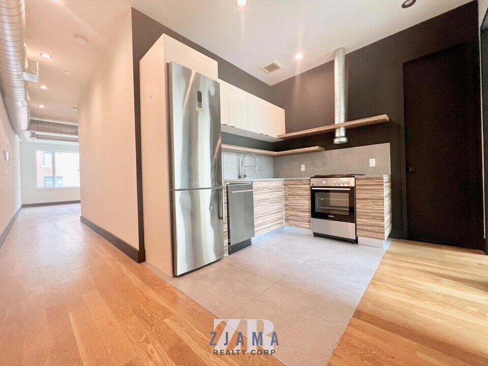 244 Hawthorne St in Brooklyn, NY - Building Photo