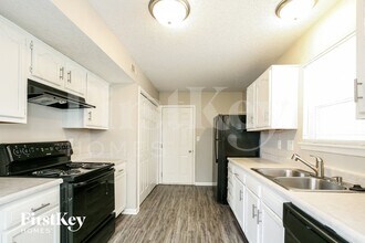 563 Bridgestone Dr in Indianapolis, IN - Building Photo - Building Photo