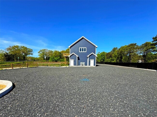 19 Kroemer Ave in Riverhead, NY - Building Photo - Building Photo
