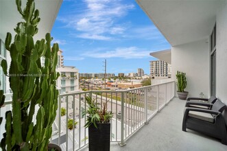 2100 Van Buren St in Hollywood, FL - Building Photo - Building Photo