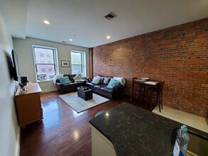 460 Harrison Ave, Unit 205 in Boston, MA - Building Photo - Building Photo