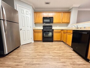 1382 Rural Hl in Antioch, TN - Foto de edificio - Building Photo