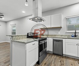 221 N Bermuda St in Waco, TX - Building Photo - Building Photo