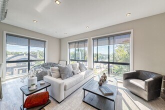 120 South in Lake Orion, MI - Foto de edificio - Building Photo