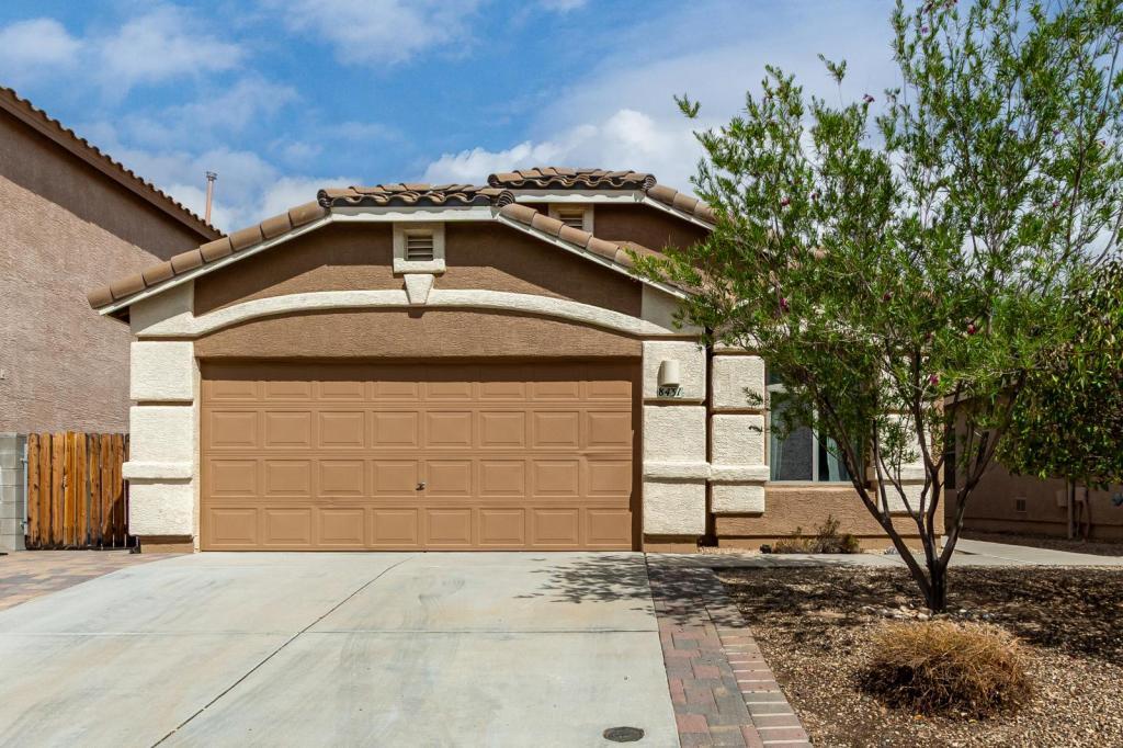 8431 S Egyptian Dr in Tucson, AZ - Building Photo