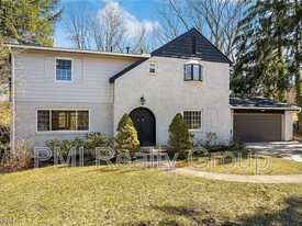 607 Castle Blvd in Akron, OH - Building Photo