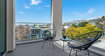 716 N Sweetzer Ave, Unit 407 in Los Angeles, CA - Building Photo - Building Photo