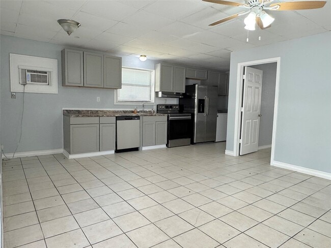 218 Water Glen Dr in Huffman, TX - Building Photo - Building Photo