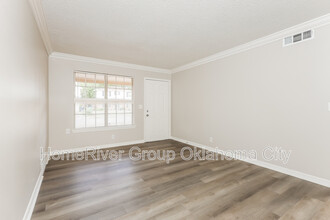 900 NE Katherine Pl in Oklahoma City, OK - Foto de edificio - Building Photo