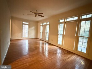 552 Winding Rose Dr in Rockville, MD - Building Photo - Building Photo