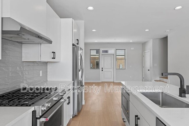 property at 895 Cherokee Blvd.