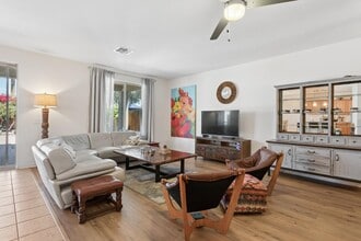 2114 E Aire Libre Ave in Phoenix, AZ - Building Photo - Building Photo