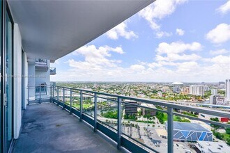 90 SW 3rd St, Unit 3008 in Miami, FL - Building Photo - Building Photo