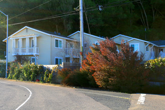 The Fireside Apartments in Mill Valley, CA - Foto de edificio - Building Photo