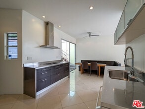 6767 Whitley Terrace in Los Angeles, CA - Building Photo - Building Photo