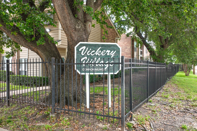 Vickery Village Condos in Dallas, TX - Building Photo - Building Photo