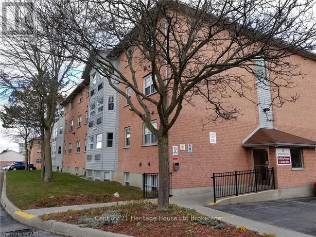 56 Hiawatha Rd in Woodstock, ON - Building Photo - Building Photo