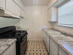 3714 Ave S in Galveston, TX - Foto de edificio - Building Photo