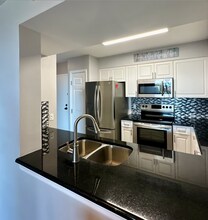 2323 Feather Sound Dr in Clearwater, FL - Building Photo - Building Photo
