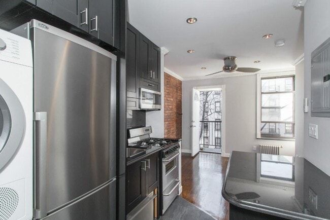 309 E 8th St