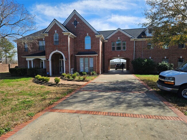 1211 Lark Ln in Richmond, TX - Building Photo - Building Photo