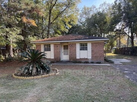 1803 Runnels Rd in Mobile, AL - Building Photo