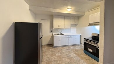 39 Sunset Ave in Venice, CA - Foto de edificio - Building Photo