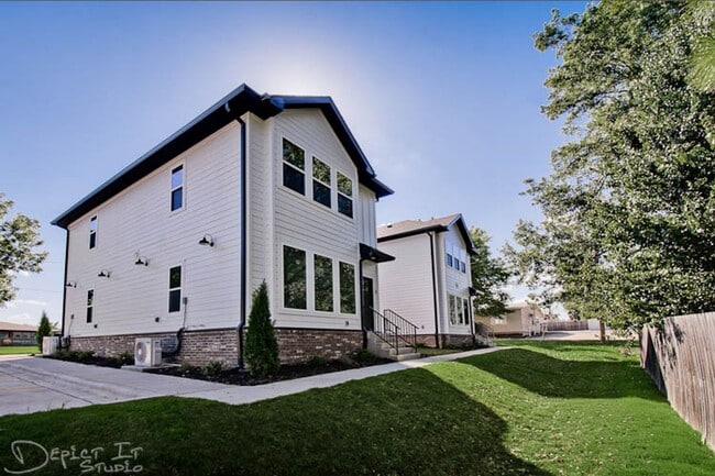 309 E 3rd St in Mountain Home, AR - Building Photo - Building Photo