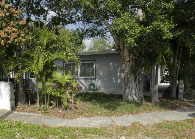 745 NE 122nd St in Miami, FL - Building Photo - Building Photo