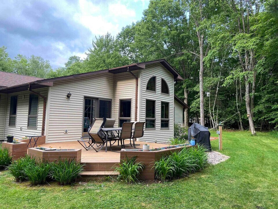 2018 River Rd in Potsdam, NY - Building Photo