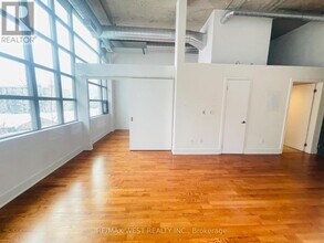 637 Lake Shore Blvd W in Toronto, ON - Building Photo - Building Photo