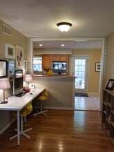 10454 Lanshire Dr in Dallas, TX - Foto de edificio - Building Photo