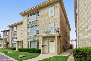 8222 Grand Ave in River Grove, IL - Building Photo