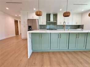 22130 Gault St in Los Angeles, CA - Building Photo - Building Photo