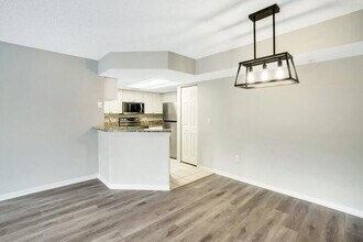 1700 Crestwood Ct S, Unit 1702 in Royal Palm Beach, FL - Building Photo - Building Photo