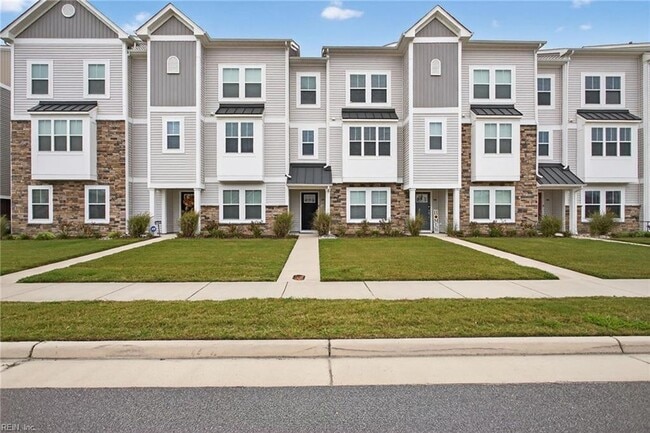 2001 Laycock Ln, Unit 103 in Suffolk, VA - Building Photo - Building Photo