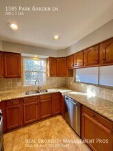 1385 Park Garden Ln in Reston, VA - Building Photo - Building Photo