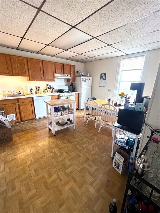 218 L St in Boston, MA - Building Photo