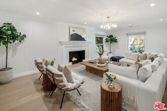 725 S Mariposa St in Burbank, CA - Building Photo - Building Photo