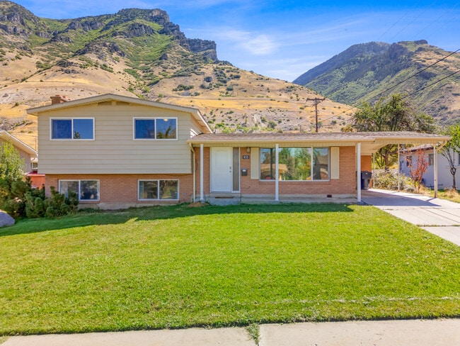 property at 435 S 1450 E St