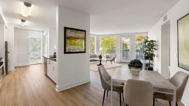 Vista 99 in San Jose, CA - Foto de edificio - Building Photo