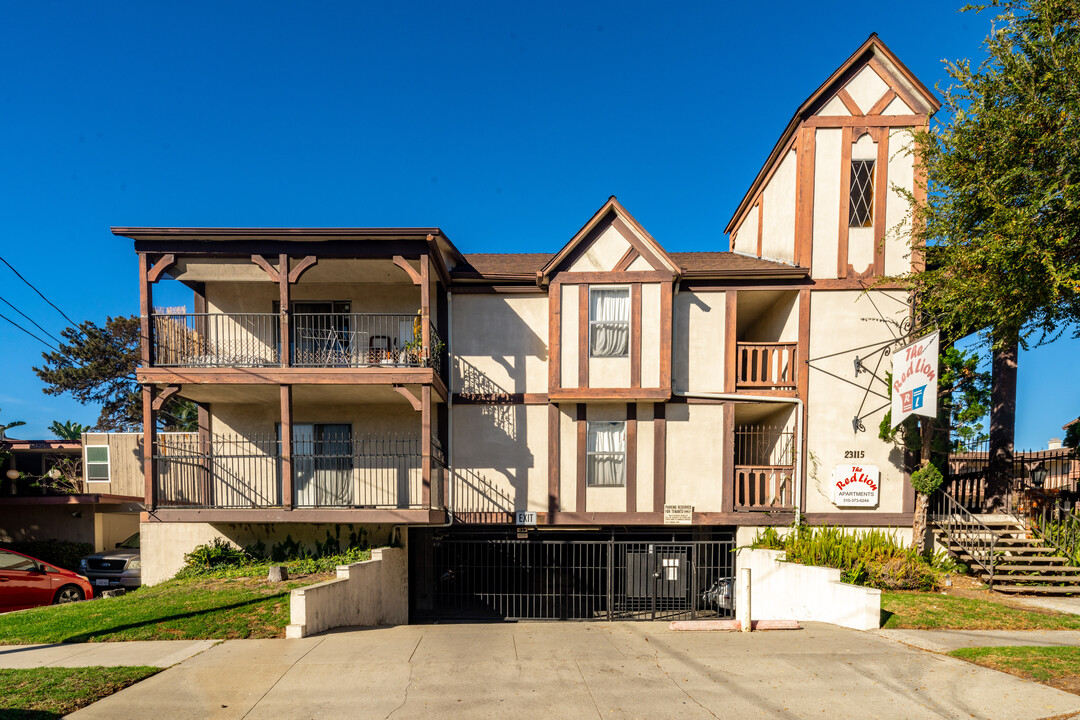 Red Lion Apartments in Torrance, CA - Building Photo