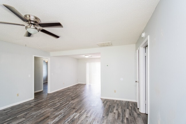 241 Braewick Rd in Columbia, SC - Foto de edificio - Building Photo