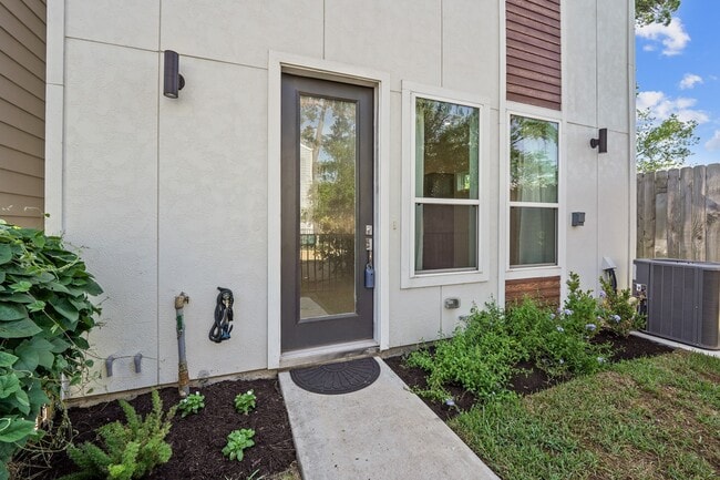 594 Janisch Rd in Houston, TX - Building Photo - Building Photo