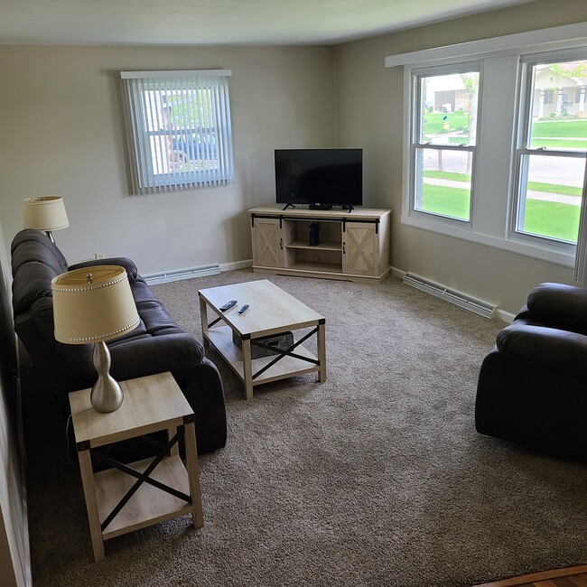 1331 Primrose Ln, Unit 1333 in Neenah, WI - Foto de edificio - Building Photo
