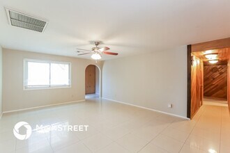 4613 N 80th Dr in Phoenix, AZ - Foto de edificio - Building Photo