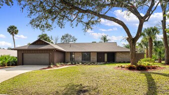 886 Quail Run in Ormond Beach, FL - Building Photo