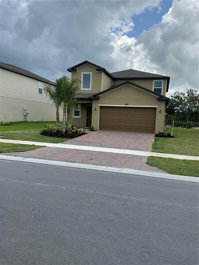 682 Carlyle Wy in Fort Pierce, FL - Building Photo - Building Photo